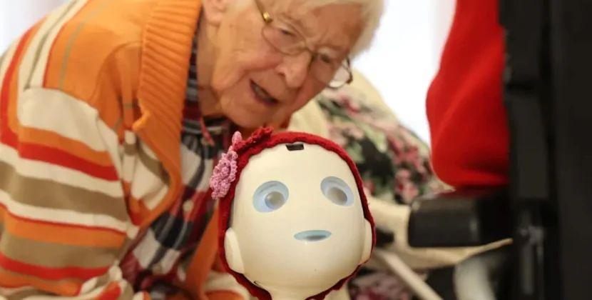 Qulaq asmağı və zarafat etməyi bilir - Qocalar üçün robot nəvələr satılır