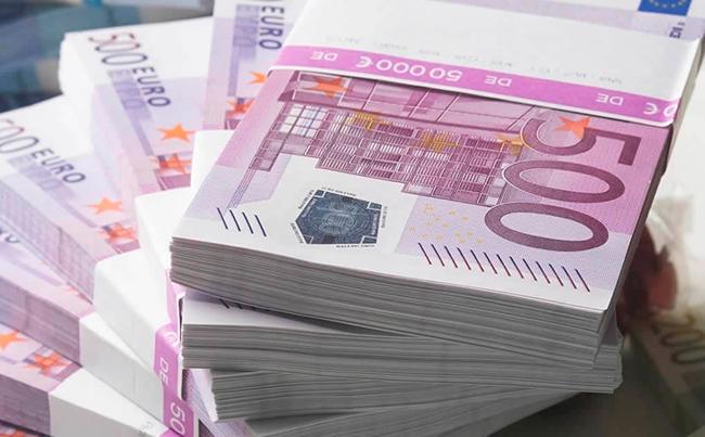 Sərvətini qohumlarına yox, tibb bacısına VƏSİYYƏT ETDİ - 5 milyonluq QALMAQAL + FOTO