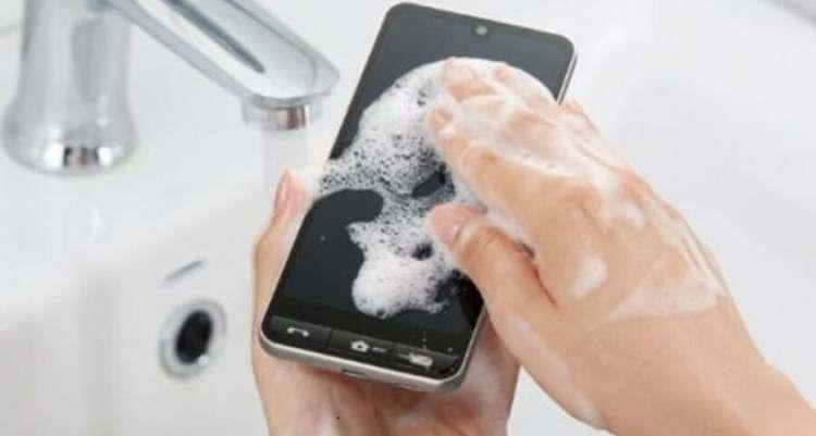 Sabunla yuyulan telefon ixtira edildi