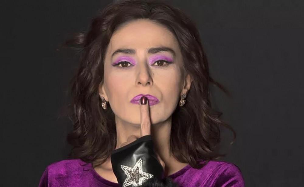 Yıldız Tilbe təqaüdə çıxdığını açıqladı