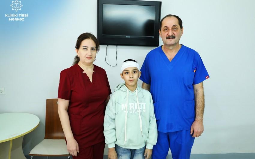 Qobuda itlərin dişlədiyi məktəbli evə buraxıldı - FOTO