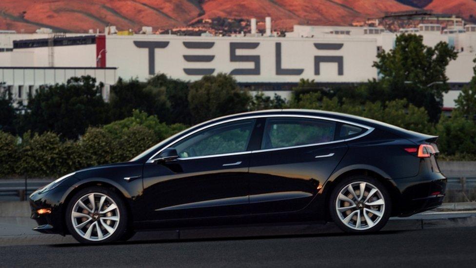 \"Tesla\" avtomobillərinin satışları ilk dəfə AZALDI - SƏBƏB
