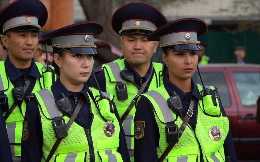 Qırğızıstan cinayətkar qrupun 5 üzvünü Azərbaycana təhvil verdi Qırğızıstan cinayətkar qrupun 5 üzvünü Azərbaycana təhvil verdi