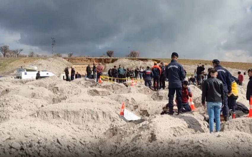 Türkiyədə kartof anbarında çökmə OLDU, ÖLƏNLƏR VAR
