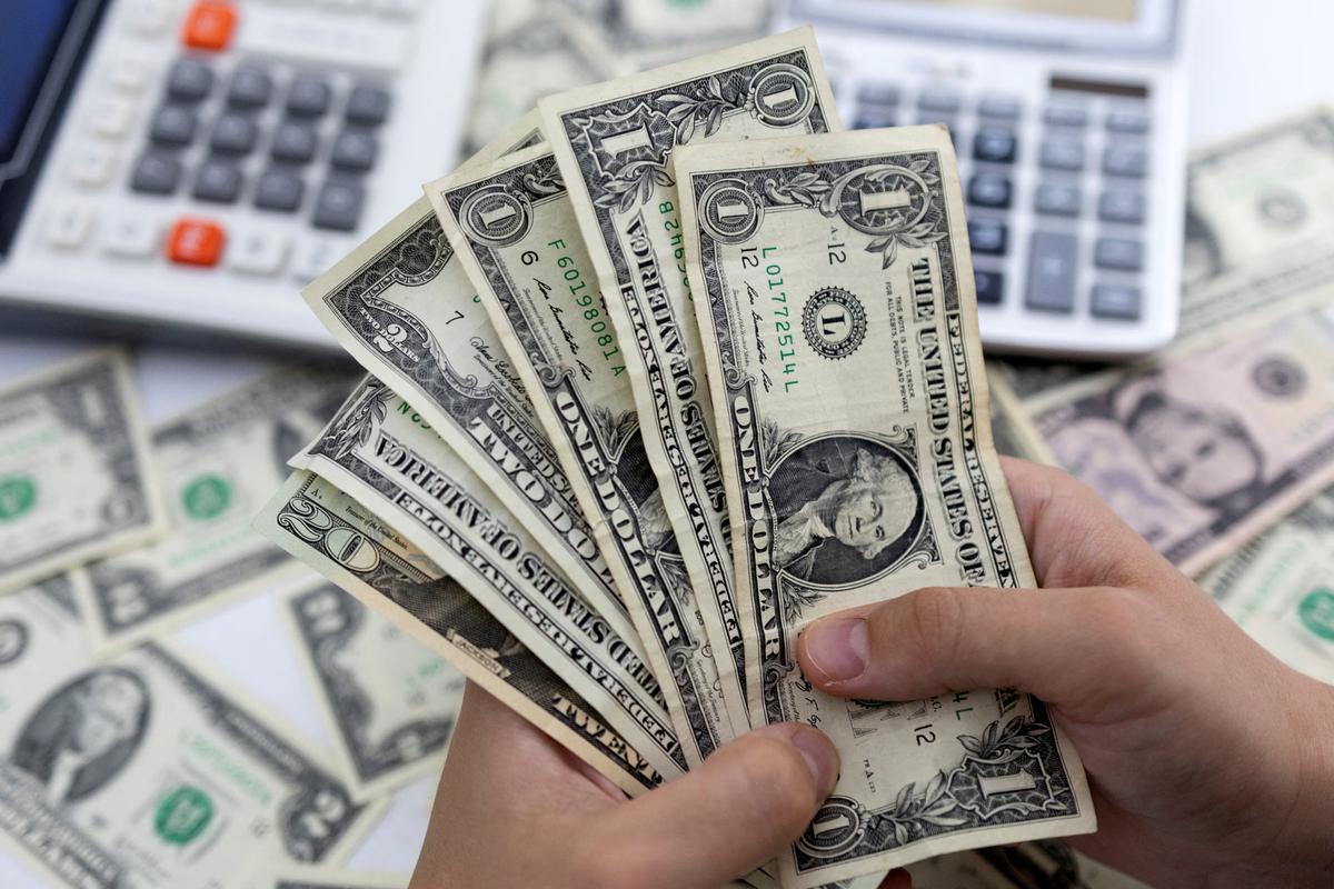 Dollar ilin əvvəlindən 5 faiz BAHALAŞDI Dollar ilin əvvəlindən 5 faiz BAHALAŞDI
