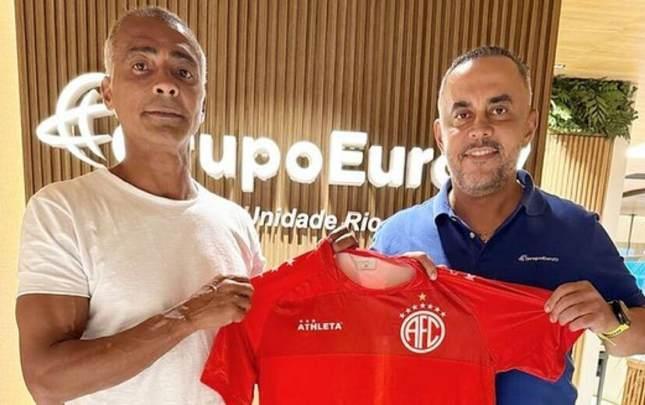 Romario karyerasını bərpa etdi