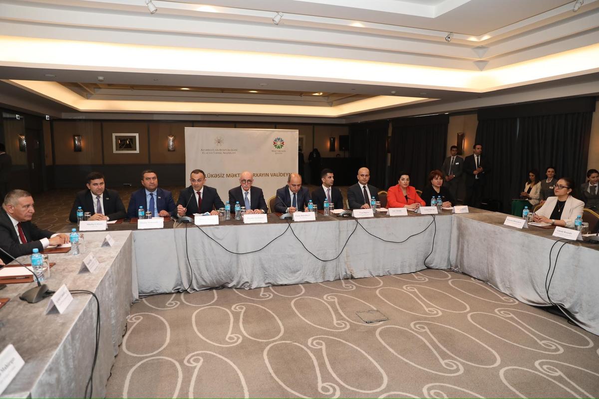 \"Məktəblinin dostu\" layihəsinin fəaliyyətinə dair tədbir keçirilir - FOTOLAR