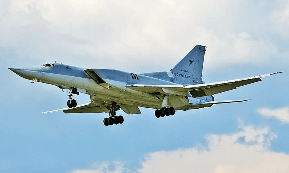 \"\"Tu-22M3\" təyyarəsinin ekipajı qızıldan da dəyərlidir\" – Hərbi ekspert