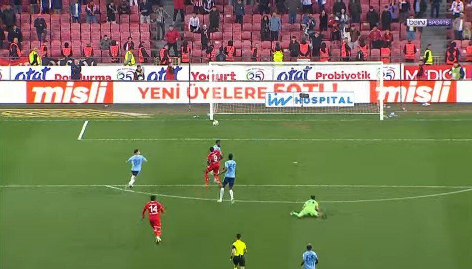 Şahruddin qapısından çıxdı, raket kimi zərbəni dəf etdi - VİDEO Şahruddin qapısından çıxdı, raket kimi zərbəni dəf etdi - VİDEO