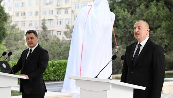 Prezidentlər Aytmatovun abidəsinin açılışında... - FOTO