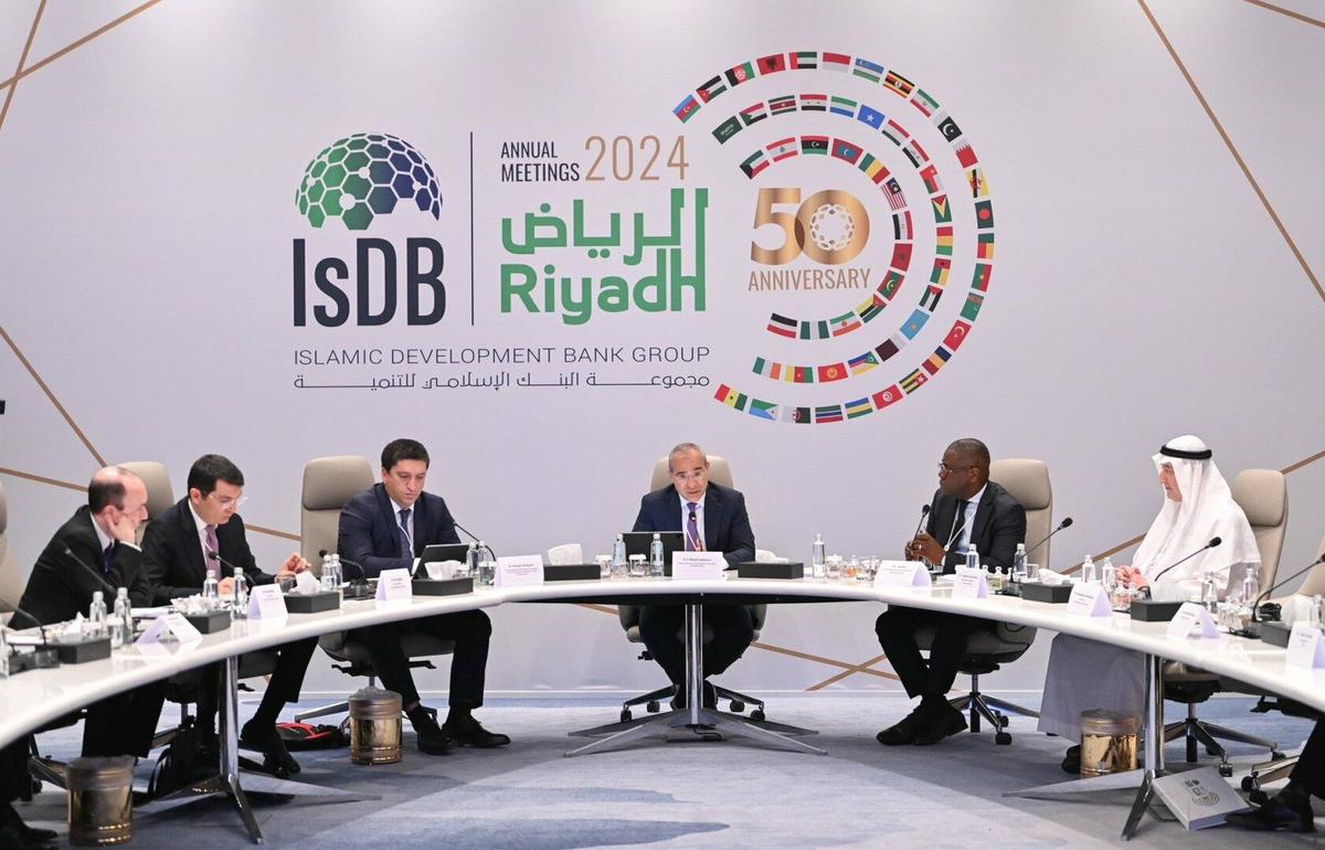 Mikayıl Cabbarov \"COP29-a doğru\" adlı dəyirmi masada iştirak etdi