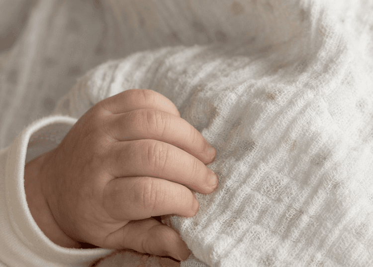 Məşhur müğənni ikinci dəfə ana oldu - FOTO