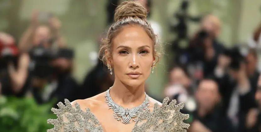 Cennifer Lopez “Met Gala 2024”ə Ben Affleksiz qatılması diqqət çəkib - FOTO