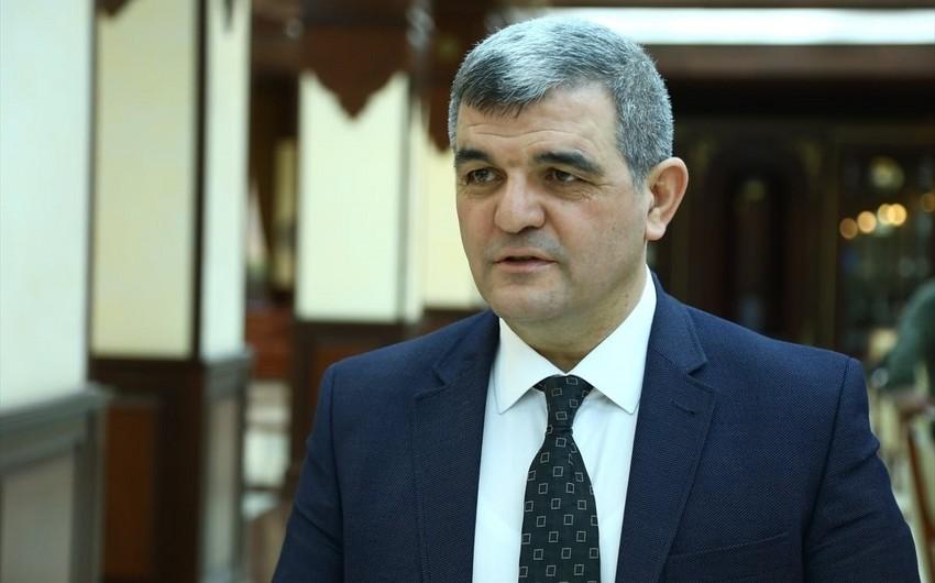 \"\"İlıq xət\"dir, \"soyuq xət\"dir, nədir bilmirəm, bu məsələ həllini tapmalıdır\" - Fazil Mustafa