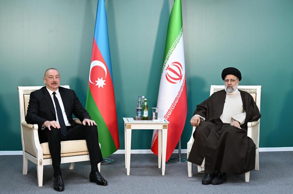 İlham Əliyev və Seyid İbrahim Rəisinin sərhəddə görüşü başlayıb - FOTO İlham Əliyev və Seyid İbrahim Rəisinin sərhəddə görüşü başlayıb - FOTO