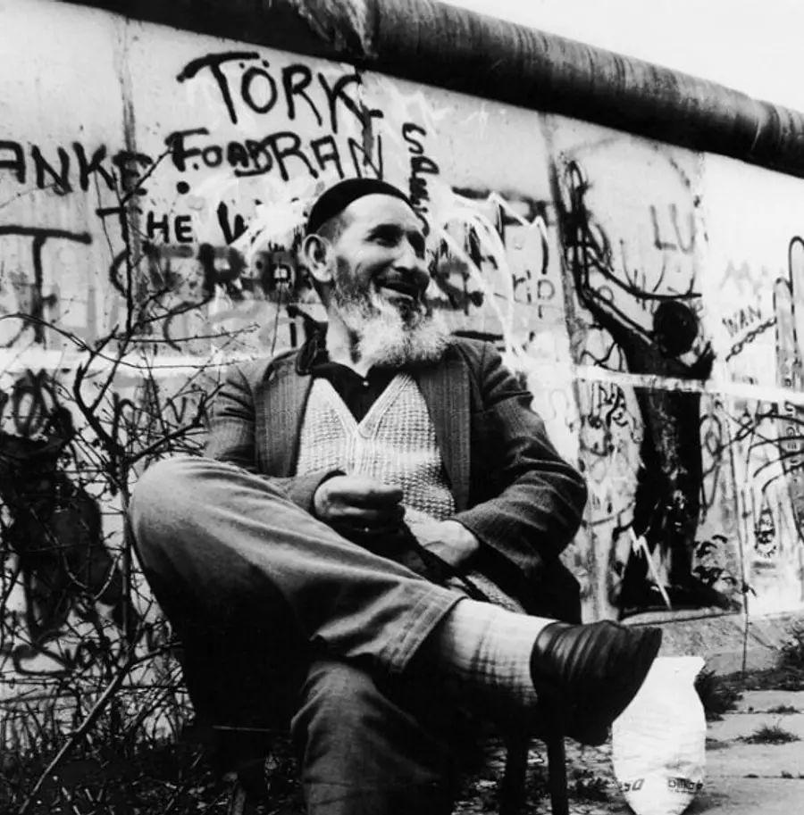 Berlin divarı üzərində gecəqondu tikərək tarixin gedişini dəyişən TÜRK