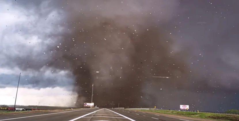 Tornado ABŞ-ın dörd ştatını məhv etdi: 120 milyon insanın həyatı risk altında