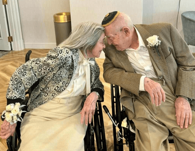 ABŞ-nin ən yaşlı kişisi ilə ən yaşlı qadını EVLƏNDİ - FOTO