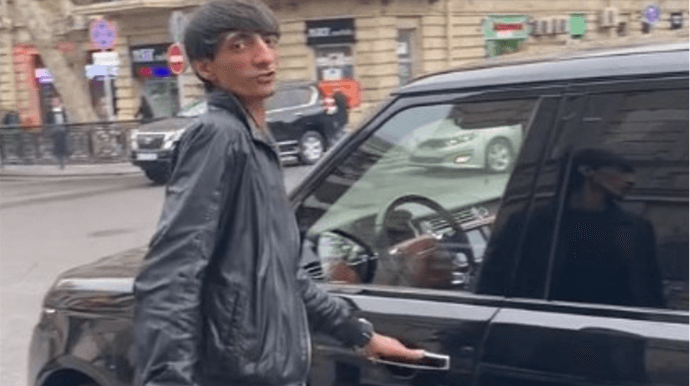 \"Həmin gün cibimdə cəmi 12 manat var idi...\" - Balaəli “Gelandewagen”i necə alıb? + VİDEO