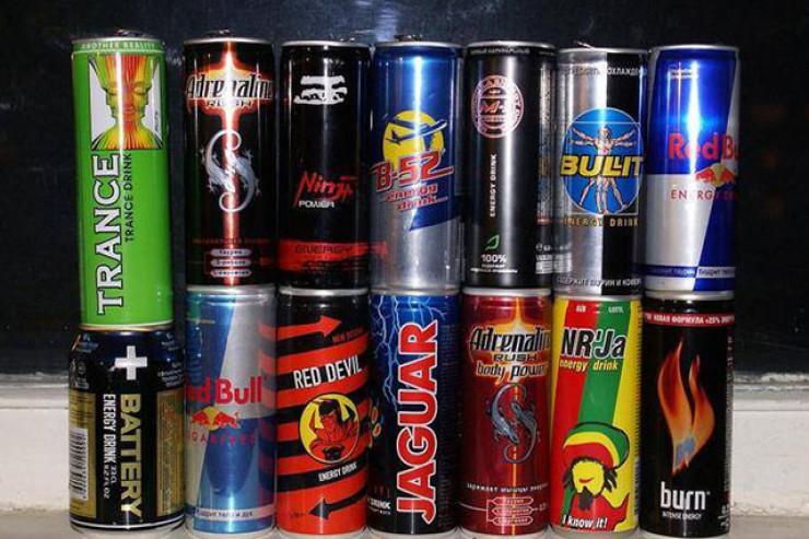 Marketdən enerji içkiləri oğurladı, saxlanıldı