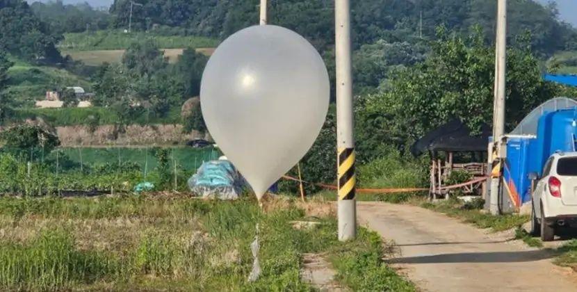 Hava müharibəsi: Şimali Koreya Cənubi Koreyaya zibil şarları göndərməyə davam edir - FOTO