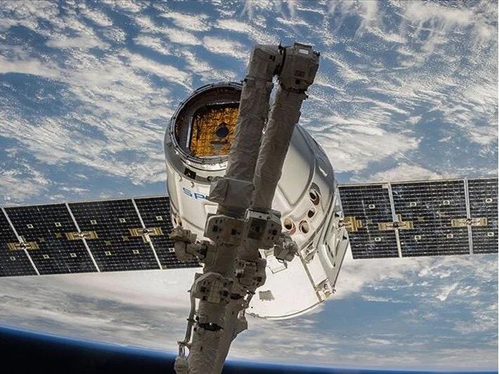 İlon Maskın Starlink peykləri ozon təbəqəsini TƏHDİD EDİR