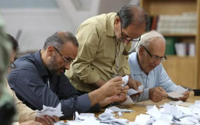 İranda prezidentin kim olduğunu seçkilərin ikinci turu müəyyənləşdirəcək
