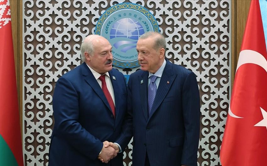 Türkiyə və Belarus prezidentləri Rusiya-Ukrayna böhranının nizamlanmasını MÜZAKİRƏ ETDİLƏR