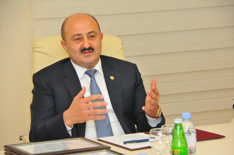 Rayona fayda verə bilməyən sabiq icra başçısı millətə necə vəkillik edəcək? Rayona fayda verə bilməyən sabiq icra başçısı millətə necə vəkillik edəcək?