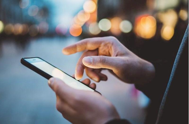 Azərbaycanda mobil telefonla danışıq azalır - RƏQƏMLƏR Azərbaycanda mobil telefonla danışıq azalır - RƏQƏMLƏR