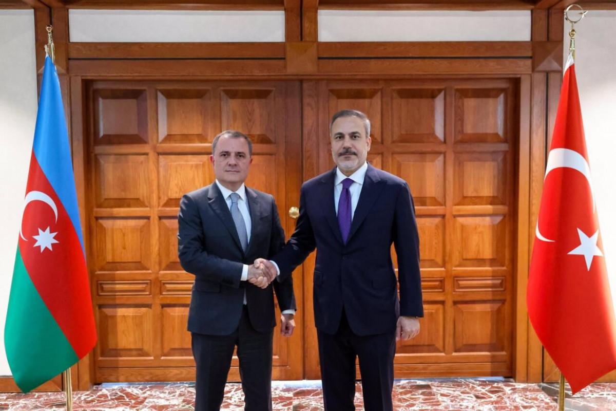 Hakan Fidan Azərbaycanadəvətedildi
