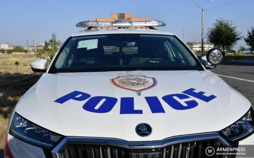 Ermənistanda polisə atəş açılıb, ölən və yaralanan var Ermənistanda polisə atəş açılıb, ölən və yaralanan var