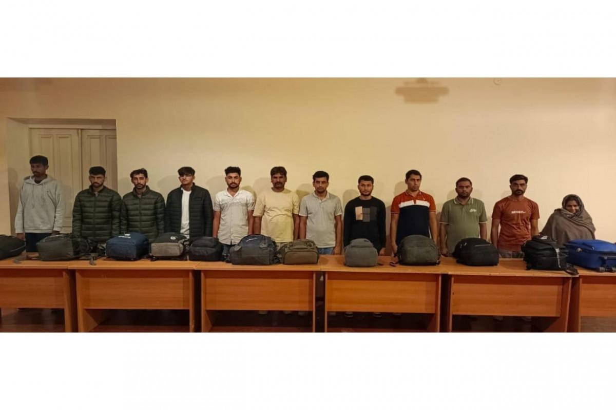 Dövlət sərhədini pozmağa cəhd göstərən 22 nəfər saxlanıldı - FOTO Dövlət sərhədini pozmağa cəhd göstərən 22 nəfər saxlanıldı - FOTO