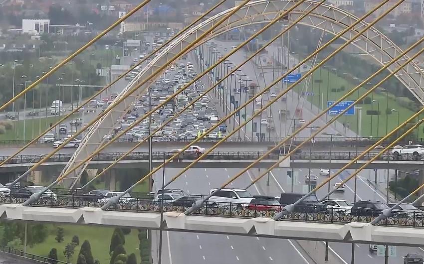 Bakıda bəzi yollara məhdudiyyət tətbiq edildi