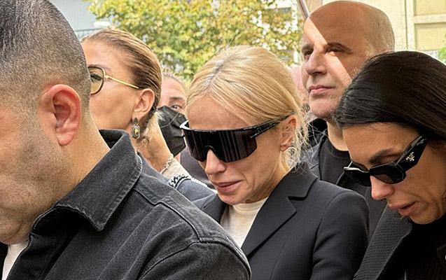 Məşhur müğənni konsertdə atasının ölüm xəbərini aldı - FOTO