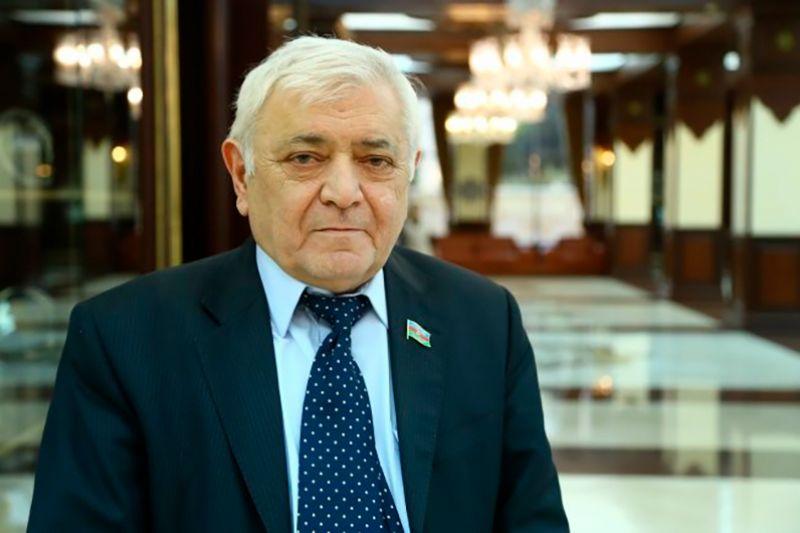 "Qarabağda torpaqlar yerli sakinlərə icarəyə verilmir" - Aqil Abbas "Qarabağda torpaqlar yerli sakinlərə icarəyə verilmir" - Aqil Abbas