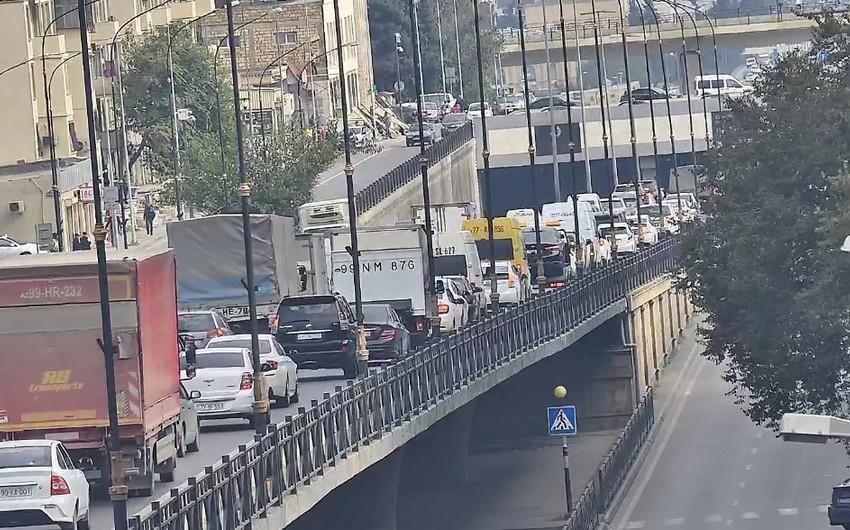 Bakıda yol qəzası oldu - Sıxlıq yarandı