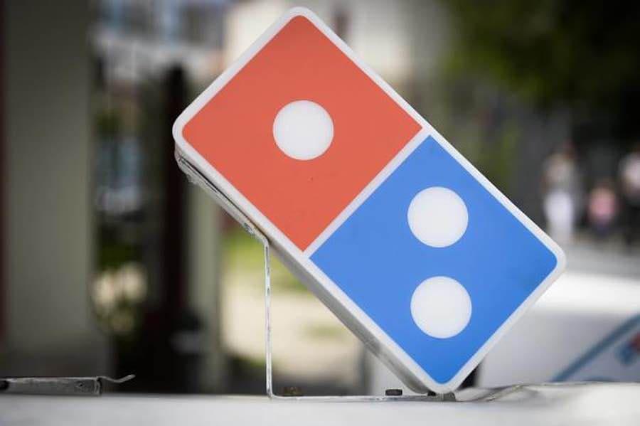 Rusiyada yüzlərlə insanın “Domino's Pizza” döyməsi etdirməsinin səbəbi - FOTO