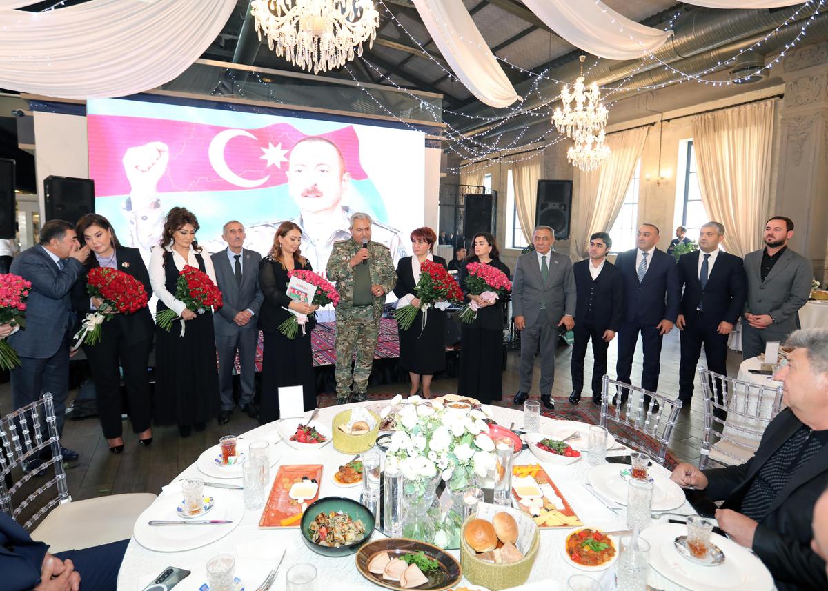 “Mənim oğlum qəhrəmandır” deyərək Vətənə qəhrəmanlar yetişdirən mərd atalar unudulmadı! - FOTO/VİDEO