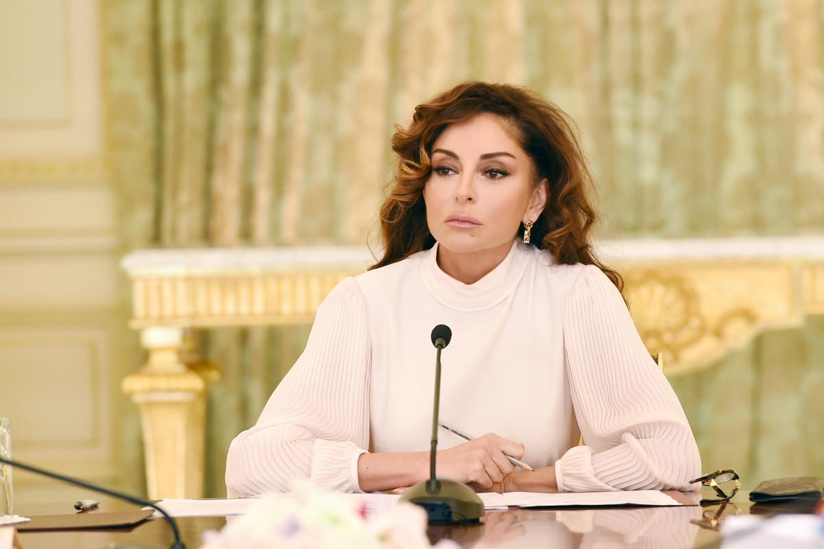 Mehriban Əliyeva Zəfər parkından PAYLAŞIM ETDİ - FOTO Mehriban Əliyeva Zəfər parkından PAYLAŞIM ETDİ - FOTO