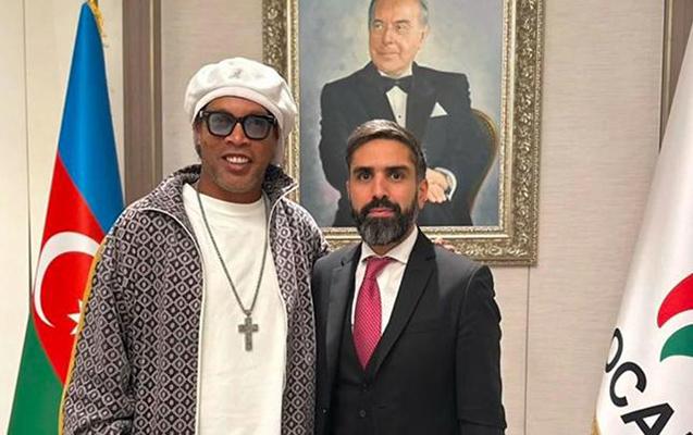 Ronaldinyo Rövşən Nəcəflə görüşdü - FOTO Ronaldinyo Rövşən Nəcəflə görüşdü - FOTO