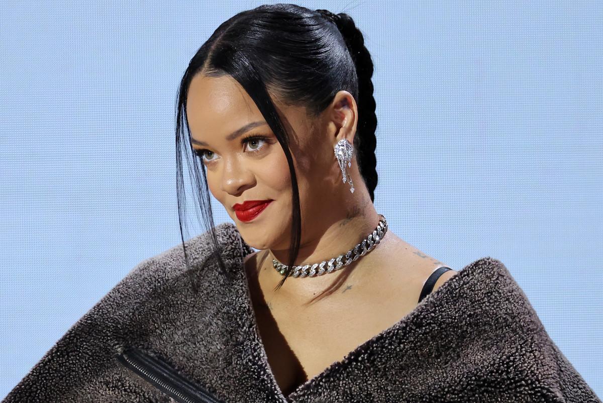 Rihannanın bu görünüşü müzakirələrə səbəb oldu - FOTO