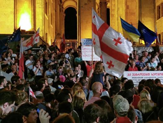 Tiflisdə müxalifət yenidən aksiyaya başladı Tiflisdə müxalifət yenidən aksiyaya başladı