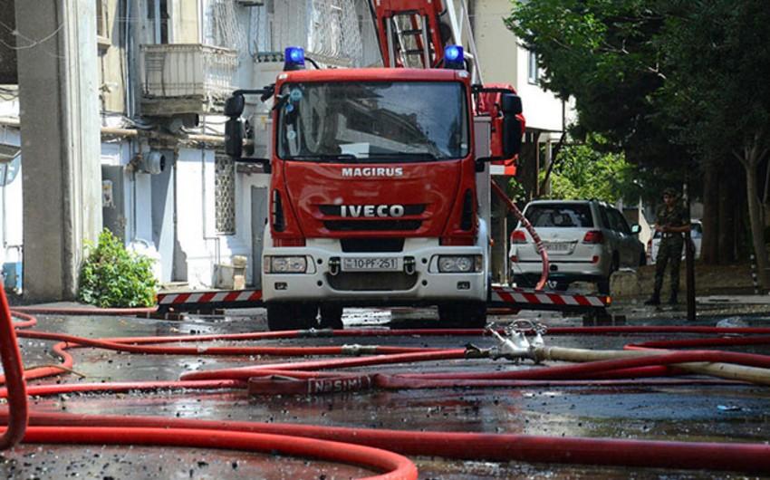 Bakıda "Porsche" qəzaya düşdü - Yanğın oldu Bakıda "Porsche" qəzaya düşdü - Yanğın oldu