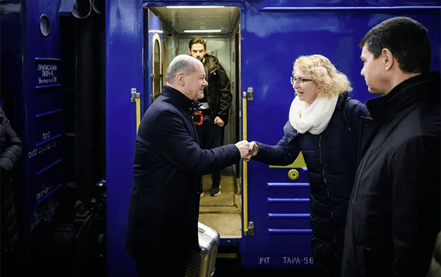 Şolts uzun müddətdən sonra Kiyevdə: "Ukrayna bizə etibar edə bilər" Şolts uzun müddətdən sonra Kiyevdə: "Ukrayna bizə etibar edə bilər"