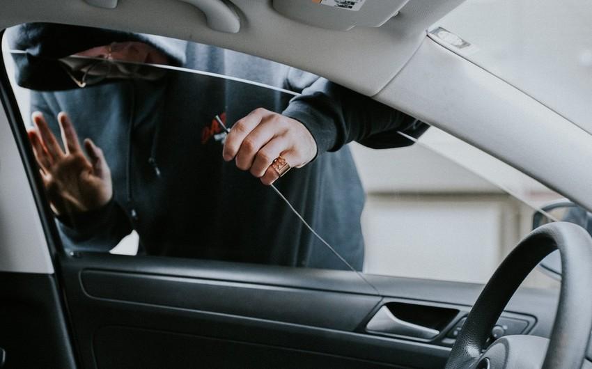Bakıda “Range Rover”dən 10 min dollara yaxın pul oğurlandı - RƏSMİ
