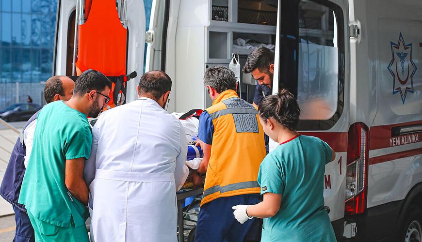 Təcili yardım maşını qəzaya düşdü, qadın öldü - FOTO