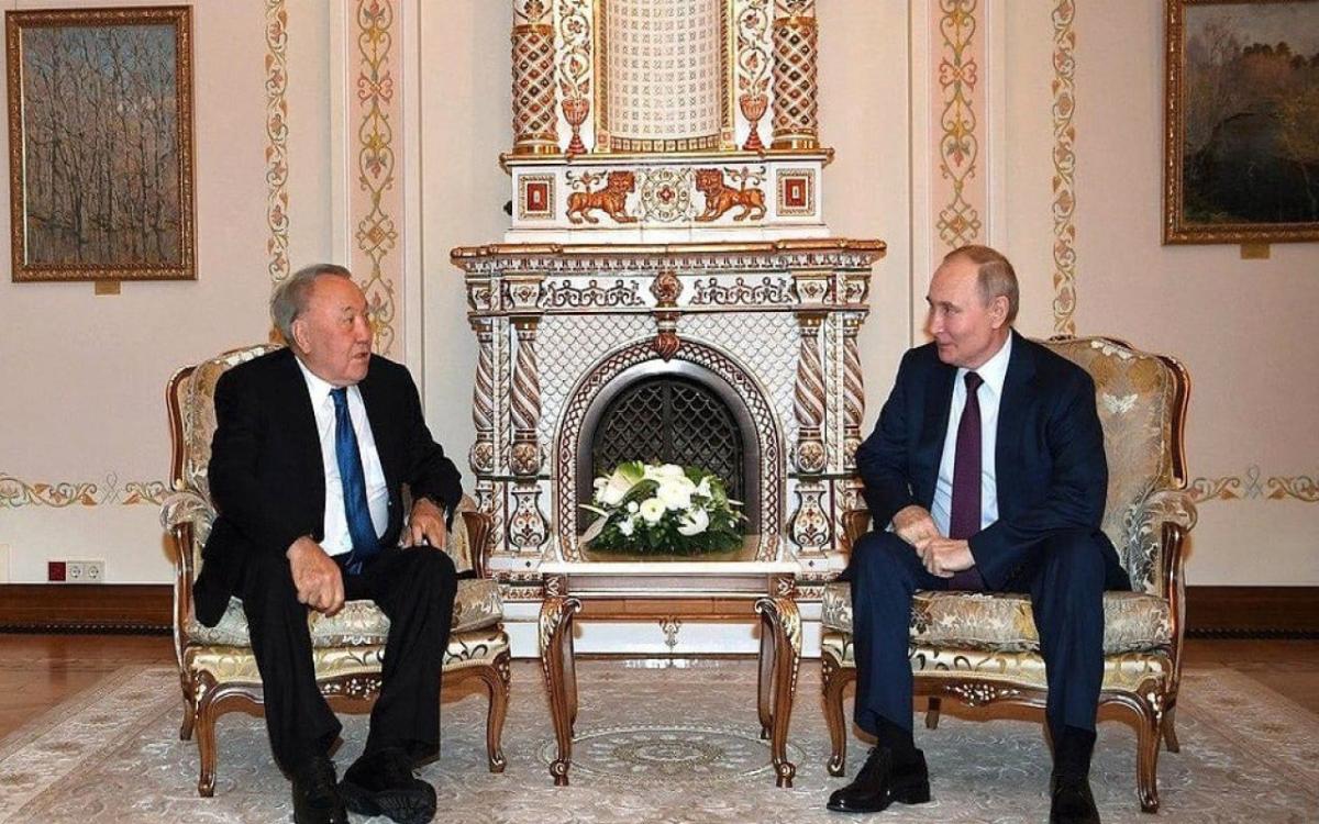 Putin Nazarbayevlə görüşdü