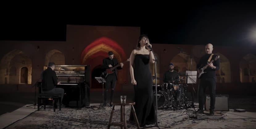 İranda müğənni konsertə görə həbs edilib - VİDEO İranda müğənni konsertə görə həbs edilib - VİDEO