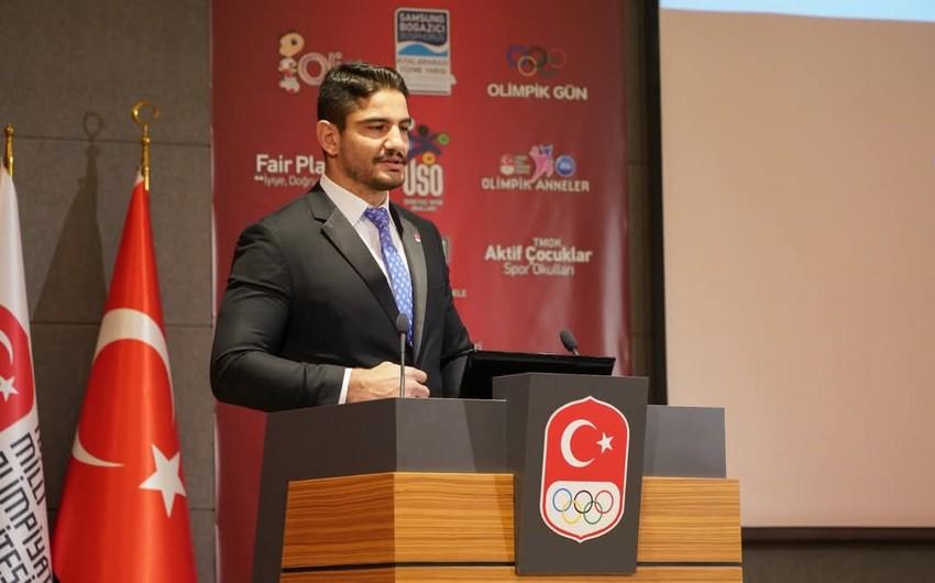 Olimpiya çempionu Türkiyə Güləş Federasiyasının prezidenti seçildi